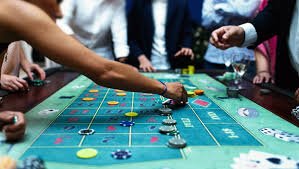 Antarmuka aplikasi dewa cukong menampilkan permainan slot dan taruhan olahraga